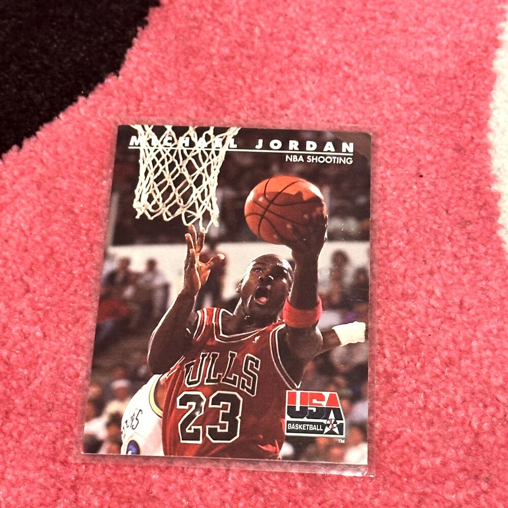 Michael Jordan #44 – 1992 SkyBox USA – As Pictured
